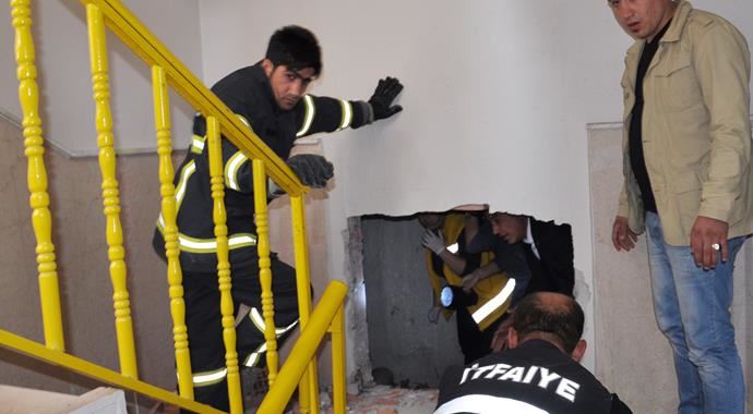 Asansör boşluğunda can pazarı Asansör boşluğunda can pazarı