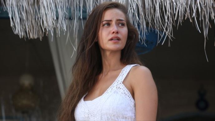 Deniz ortasında kalan Fahriye Evcen bakın ne yaptı! Deniz ortasında kalan Fahriye Evcen bakın ne yaptı!