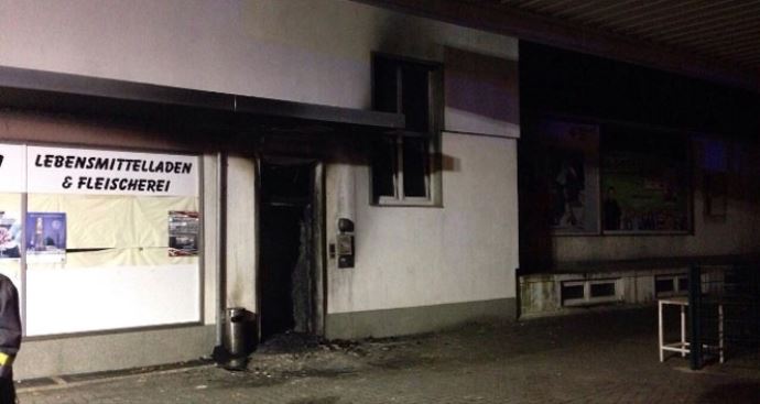 Almanya'da cami kundaklandı Almanya'da cami kundaklandı