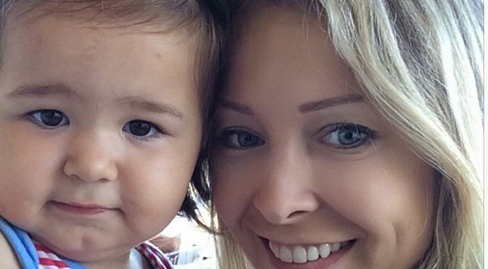 Ayşegül Yıldız kızı Elif Ada'yı kendisine benzeti ama... Ayşegül Yıldız kızı Elif Ada'yı kendisine benzeti ama...