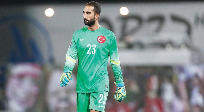 Milli Takım'a kaleci dayanmıyor! 4 maç 4 kaleci... Milli Takım'a kaleci dayanmıyor! 4 maç 4 kaleci...