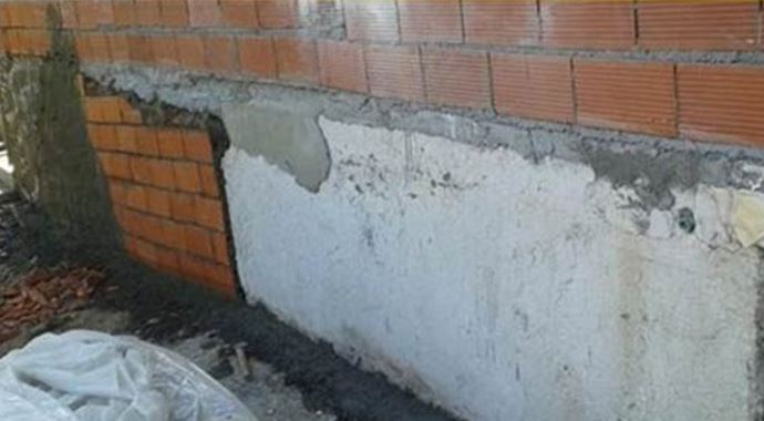 Annesini balkonun altına gömdü! Annesini balkonun altına gömdü!