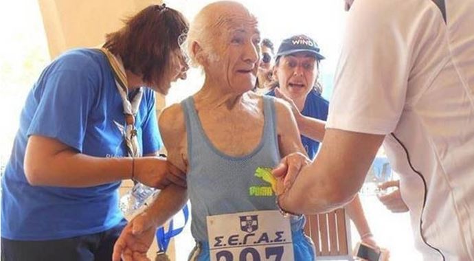 80 yaşında ama 42 kilometre koştu!
