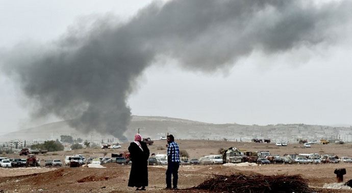 Kobani'ye bomba yağıyor Kobani'ye bomba yağıyor