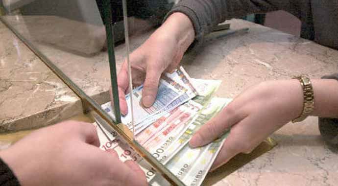 Bankacılık sektörünün kredi hacmi azaldı