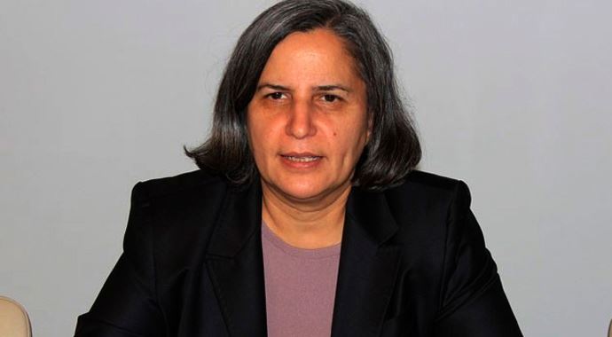Öldürülen gazeteci için gazete dağıttı Öldürülen gazeteci için gazete dağıttı
