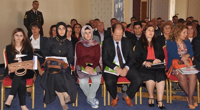 Kadına şiddet seminerinde erkekler uyudu