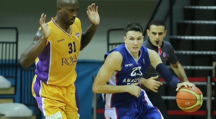 Anadolu Efes&#039;ten muhteşem başlangıç!
