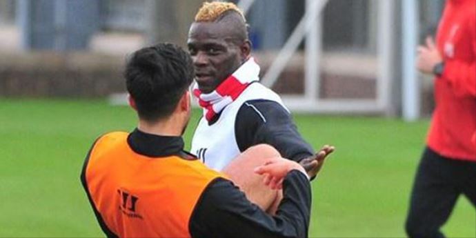 Balotelli bu kez Emre Can'a sardı! Balotelli bu kez Emre Can'a sardı!