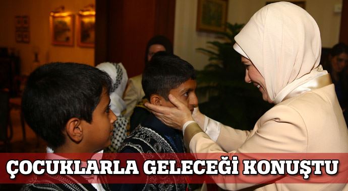Emine Erdoğan dünya yetimlerini kabul etti