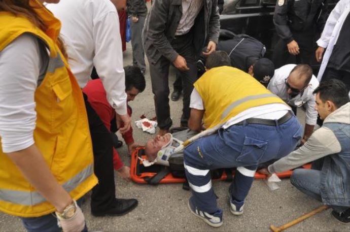 Suriyeli sürücü çarptı, Filistinli doktor müdahale etti