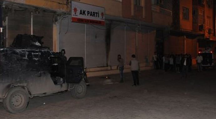 AK Parti ilçe binasına saldırı AK Parti ilçe binasına saldırı