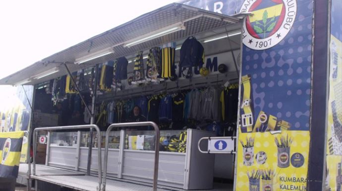 Fenerium Tır'ına boyalı saldırı Fenerium Tır'ına boyalı saldırı