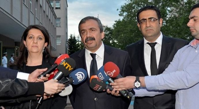 HDP heyeti Kandil'e gitti HDP heyeti Kandil'e gitti