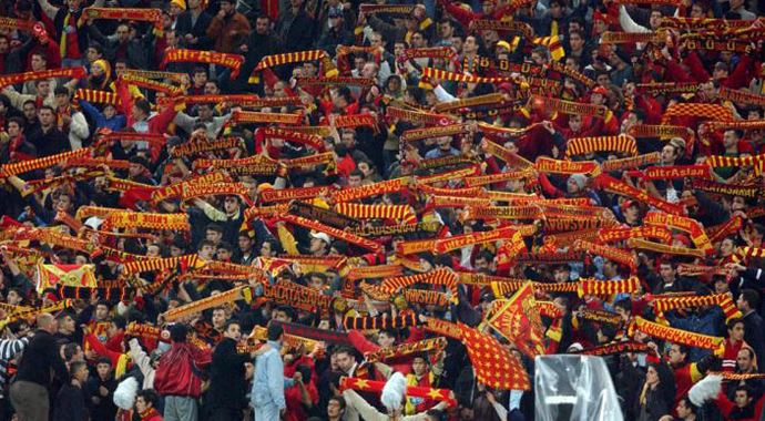 Arena'da tribünleri karıştıran kavga Arena'da tribünleri karıştıran kavga