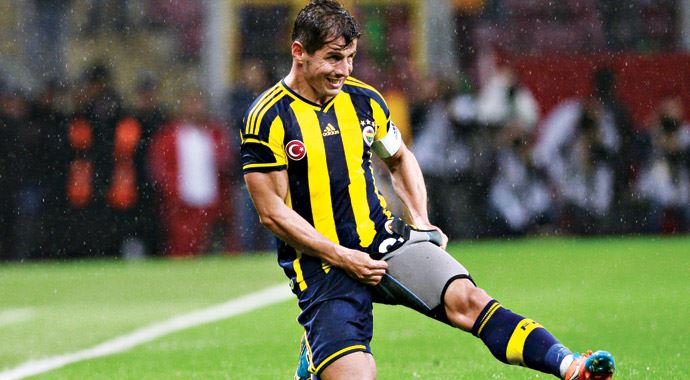 Emre Belözoğlu yine sakatlandı