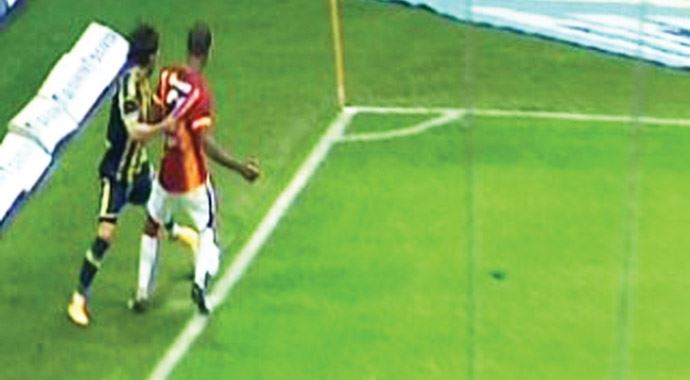 Top dışarıdan çevrildi!