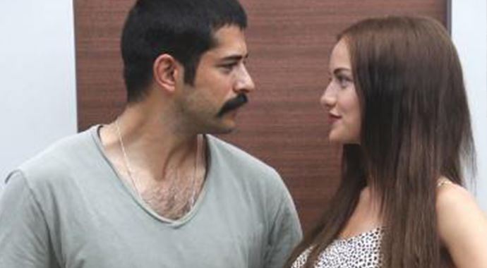Burak Özçivit'e tepki büyük! Ceylan'ı sil Burak Özçivit'e tepki büyük! Ceylan'ı sil