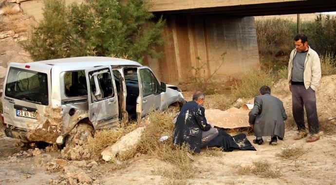 Tedavi için gittikleri hastane yolunda karı koca can verdiler