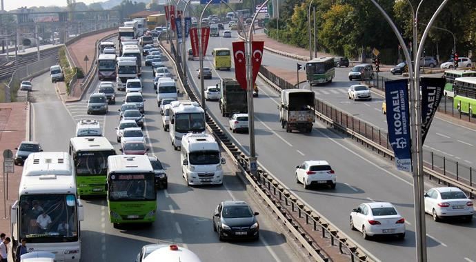 TEM ve D-100&#039;de bayram yoğunluğu erken başladıo