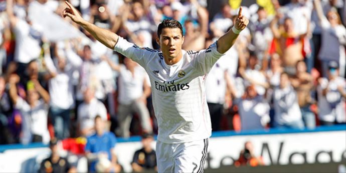 Ronaldo tarihe geçti!