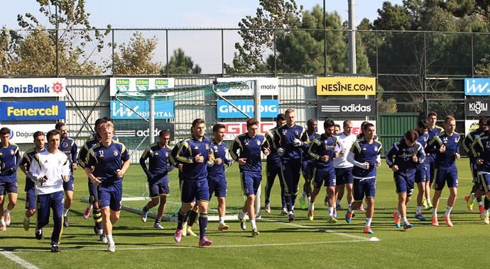 Fenerbahçe, Gençlerbirliği hazırlıklarını sürdürüyor Fenerbahçe, Gençlerbirliği hazırlıklarını sürdürüyor