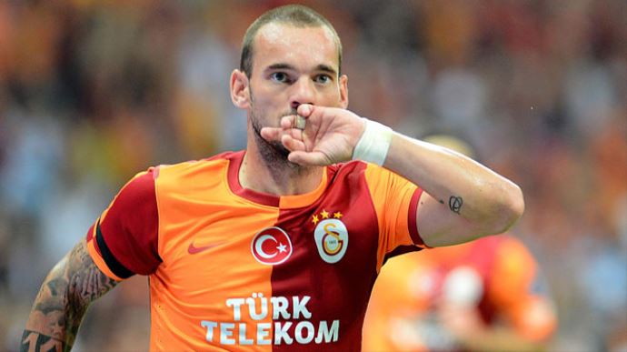 Sneijder: &#039; Bu takım bize bir beden büyüktü&#039;