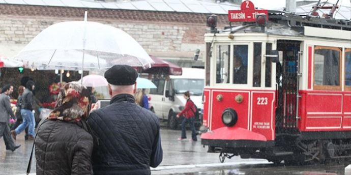 İstanbul'a şiddetli fırtına ve yağış uyarısı!