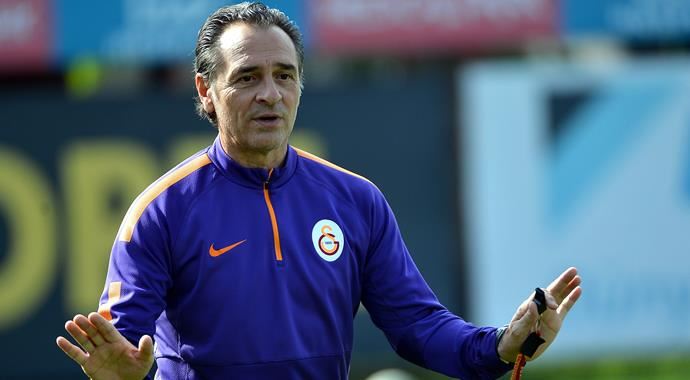 Galatasaray Başakşehir&#039;e karşı üstün!