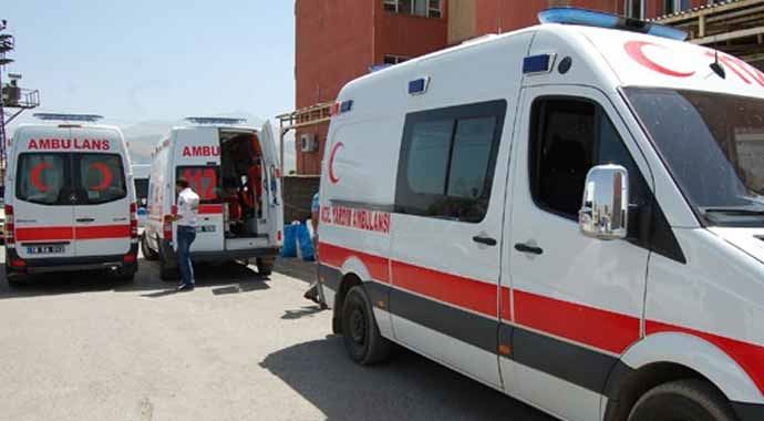Ambulans ve otomobil çarpıştı: 6 yaralı