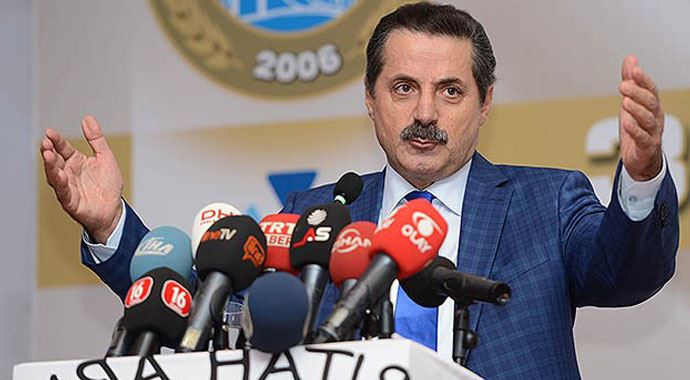 Bakan Çelik: &#039;Bu vandallara karşı inadına kardeş olun&#039;