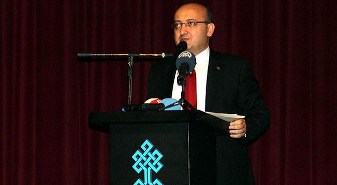 Yalçın Akdoğan: 'Türkiye teröre teslim olacak ülke değil' Yalçın Akdoğan: 'Türkiye teröre teslim olacak ülke değil'