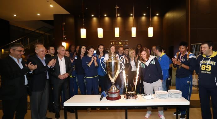 Fenerbahçe'de şampiyonluk coşkusu Fenerbahçe'de şampiyonluk coşkusu