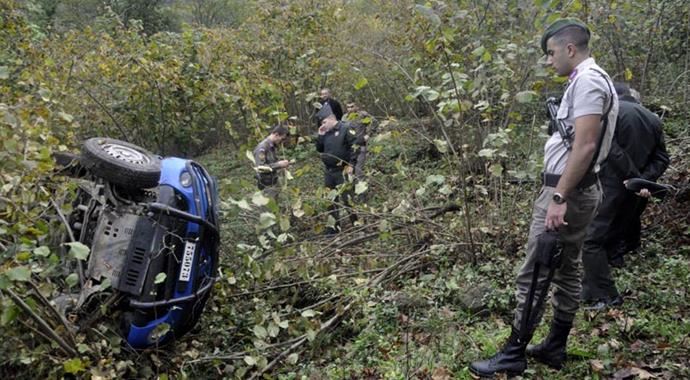 Askeri araç uçuruma yuvarlandı, yaralılar askerler var