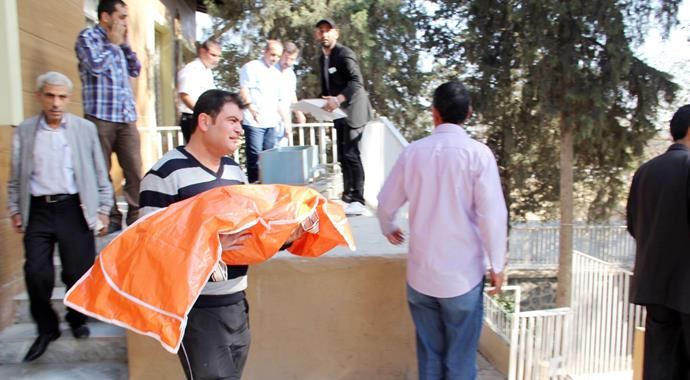 2 yaşındaki kızının cenazesini ceset torbasında aldı