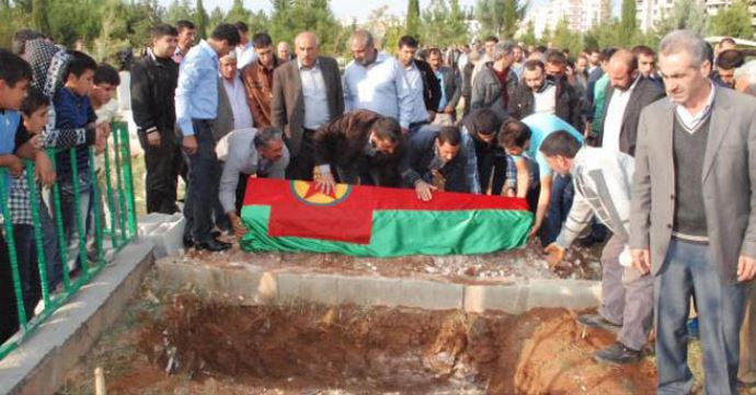 Kobani'de ölen YPG'liler toprağa verildi Kobani'de ölen YPG'liler toprağa verildi