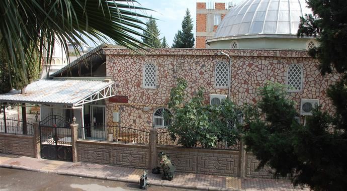 Adıyaman&#039;da cami önünde şüpheli çanta paniği
