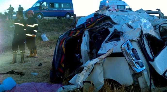 Öğrencileri taşıyan araç kaza yaptı: 6 yaralı 