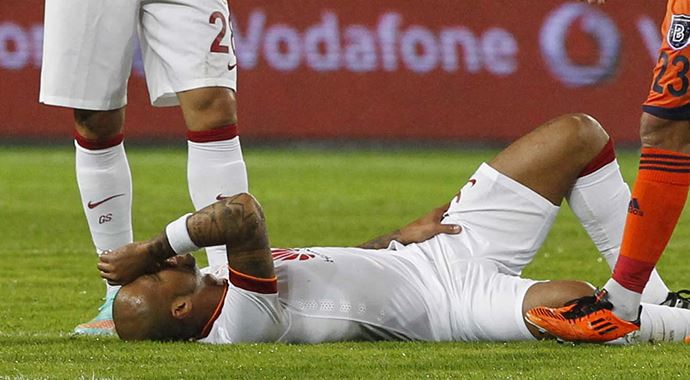 Galatasaray'a Melo'dan kötü haber! Galatasaray'a Melo'dan kötü haber!