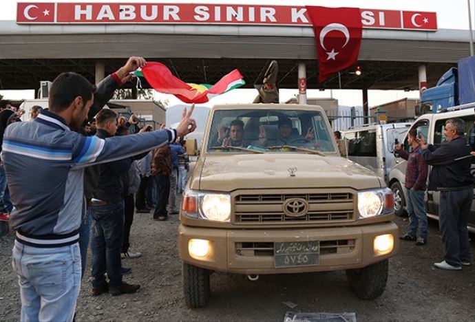 Peşmerge konvoyu Türkiye'ye giriş yaptı Peşmerge konvoyu Türkiye'ye giriş yaptı
