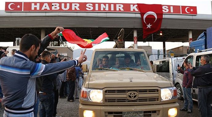 Peşmergeler ağır silahlarla Kobani&#039;ye sevk edildi