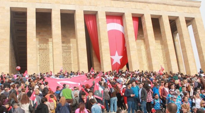 Anıtkabir'e ziyaretçi yağdı! Anıtkabir'e ziyaretçi yağdı!