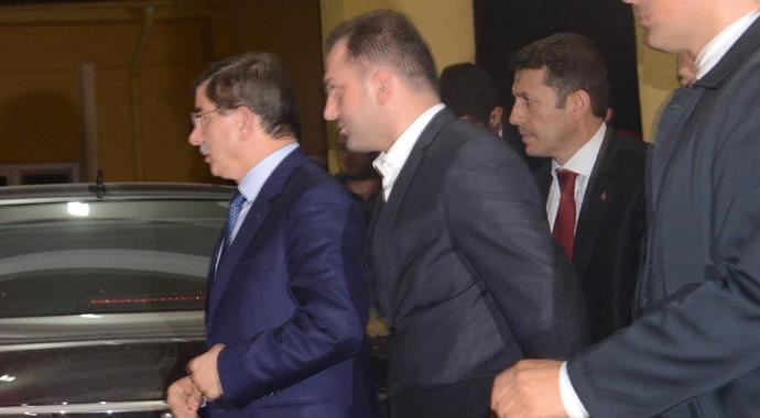 Mahsur kalan madenci bugün baba oldu, bebeği Davutoğlu ziyaret etti