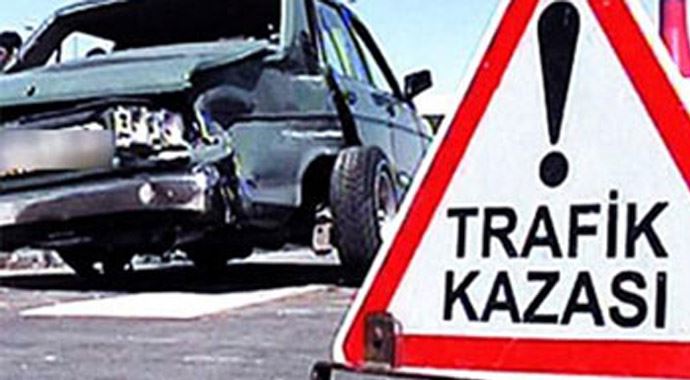Bayram alışveriş dönüşü kaza: 3 yaralı Bayram alışveriş dönüşü kaza: 3 yaralı