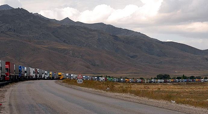 2 bin aşkın Türk şoförü mahsur kaldı!