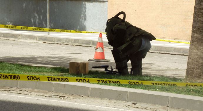 Diyarbakır'da şüpheli çanta paniği Diyarbakır'da şüpheli çanta paniği