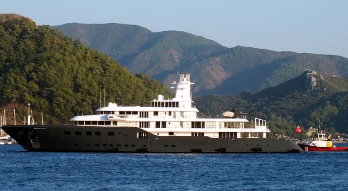 Yüzen saraya Marmaris'e demir attı