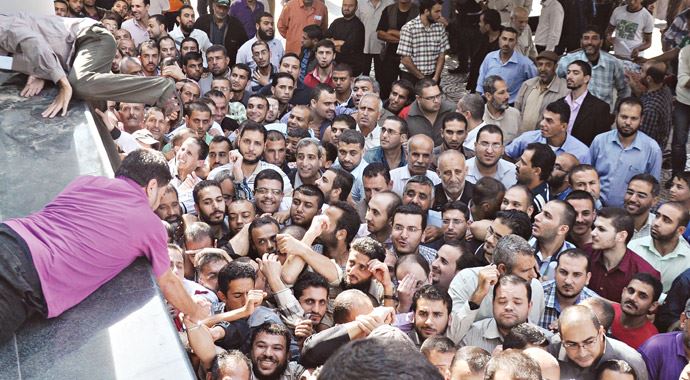 Gazze'de 6 ay sonra ilk maaş Gazze'de 6 ay sonra ilk maaş