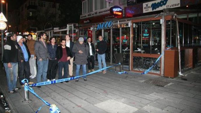 İstanbul'da bıçaklı dehşet: 3 kişiyi yaraladı İstanbul'da bıçaklı dehşet: 3 kişiyi yaraladı