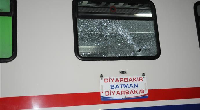 Diyarbakır Batman seferi yapan trende bıçaklı kavga Diyarbakır Batman seferi yapan trende bıçaklı kavga